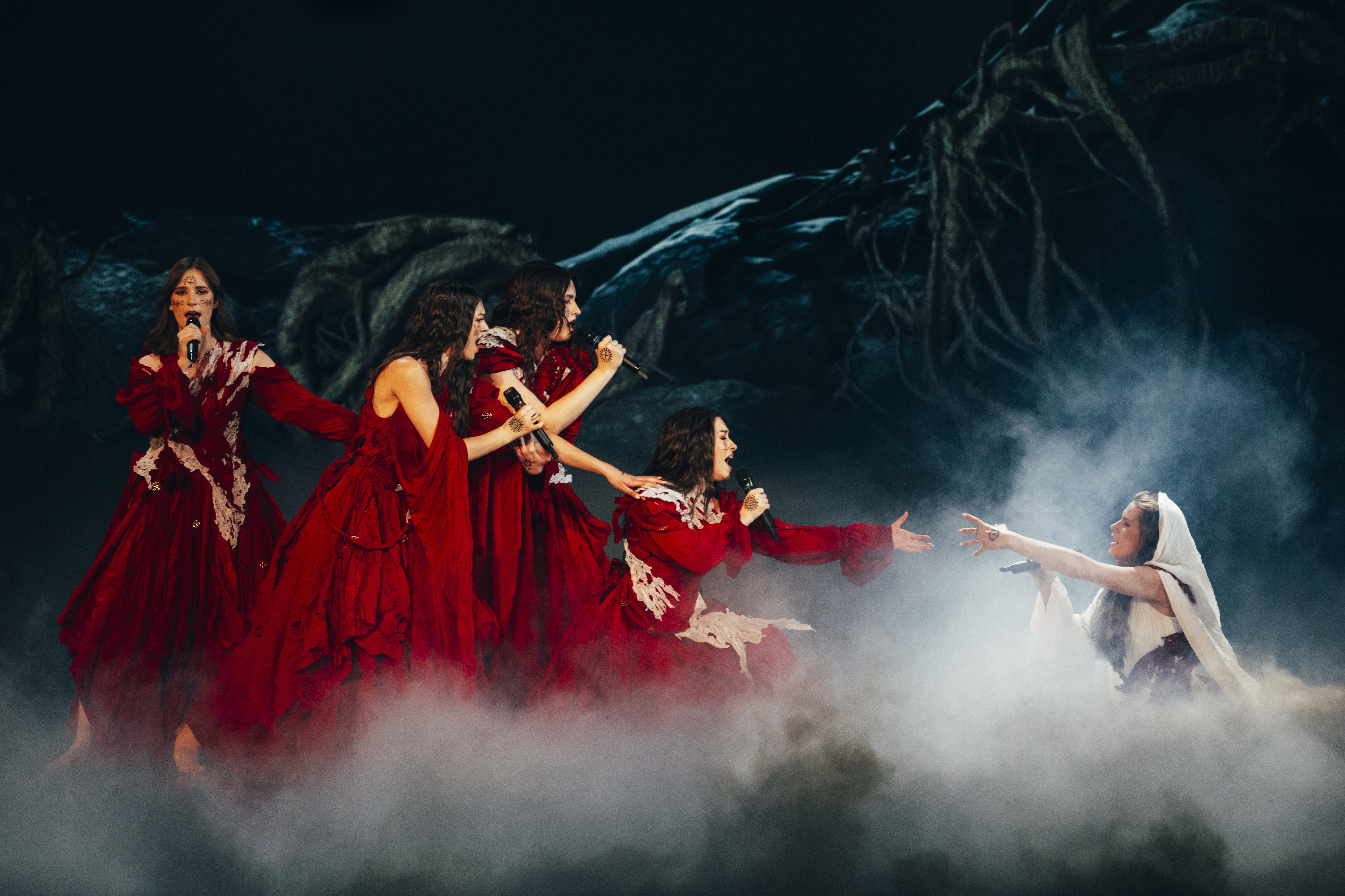 XTRA REHEARSALS — 🇭🇷 White and red robes for Croatia’s Lelek